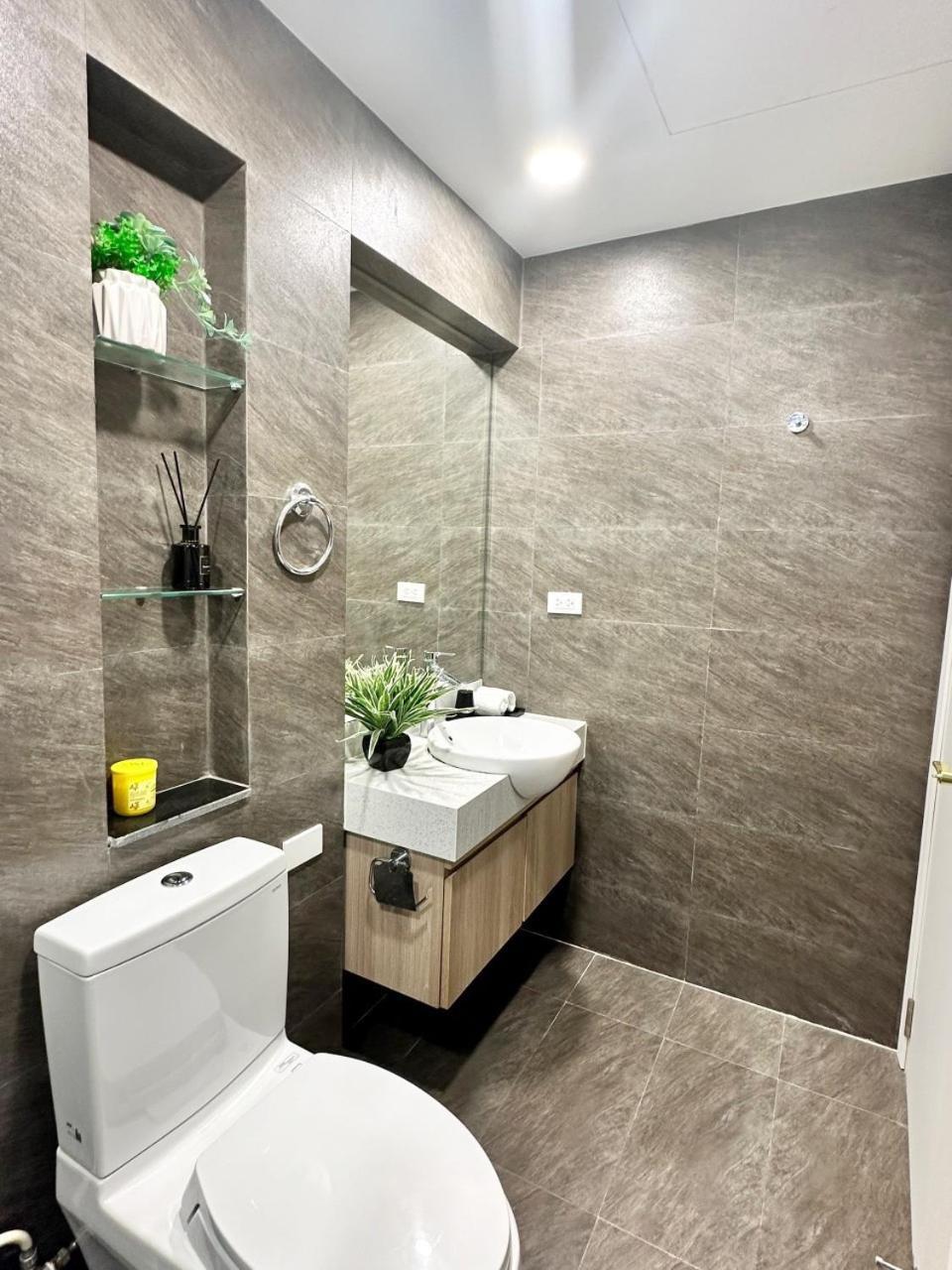Luxe Paradise Residence Truc Bach Hanoi Buitenkant foto